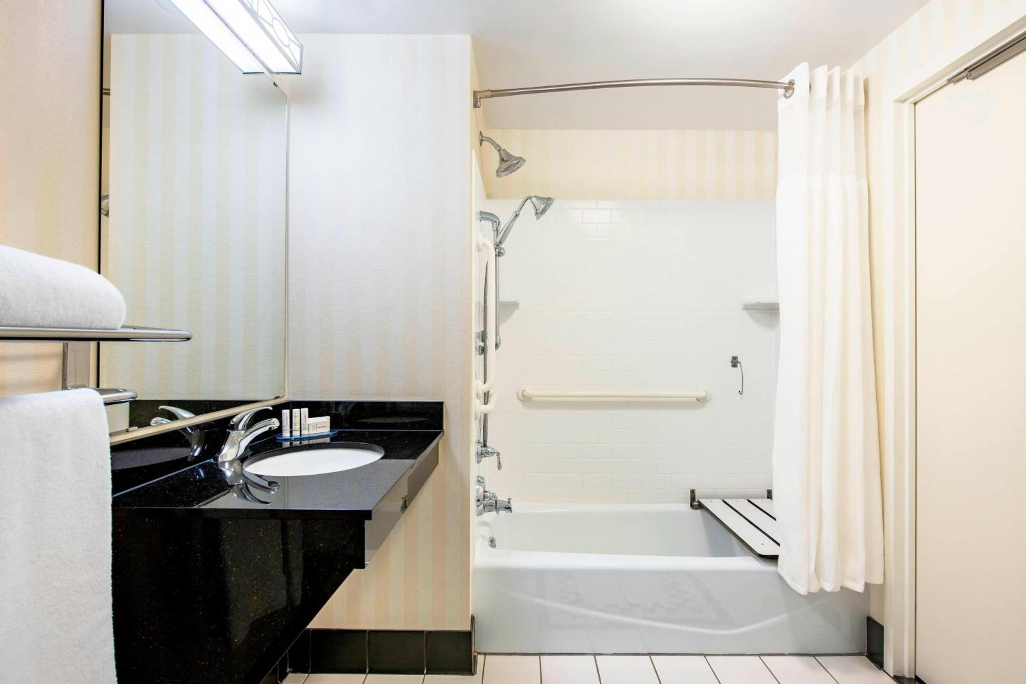 Fairfield & By Marriott 3*
